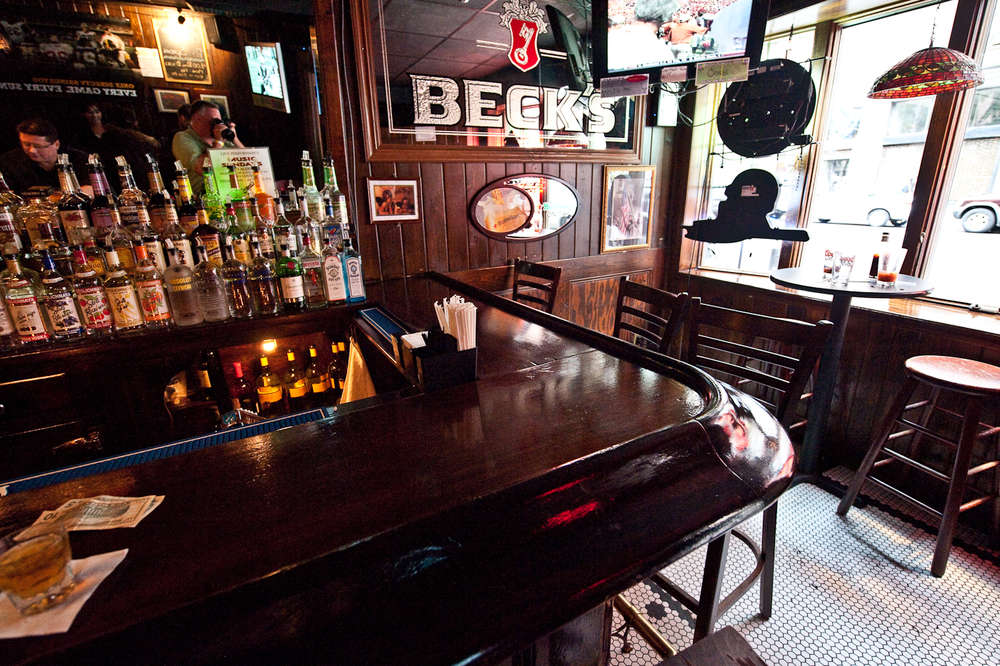 Best Dive Bars In Nyc Where To Find Good Neighborhood Bars Thrillist