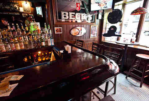 Best Dive Bars In Nyc Where To Find Good Neighborhood Bars