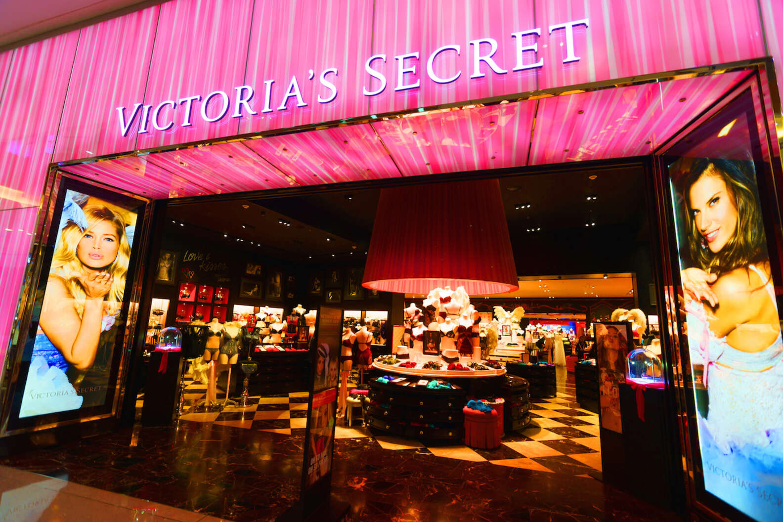What It's Like to Work at Victoria's Secret - Thrillist