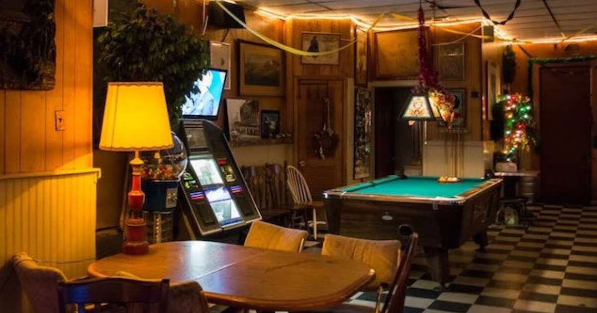 The Best Dive Bars in Chicago Thrillist