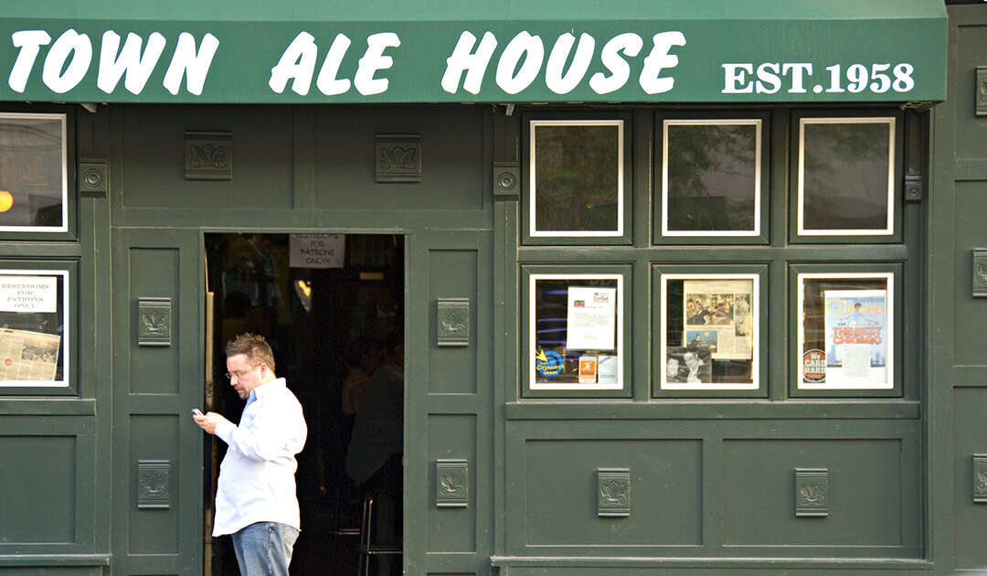 The Best Dive Bars in Chicago Thrillist