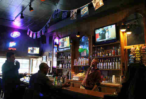 Best Dive Bars In Milwaukee Where To Find Good Neighborhood Bars