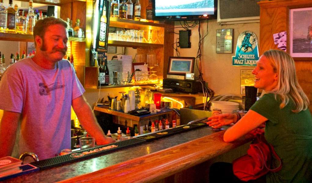 Cutty's Bar and Grill: A Charleston, SC Bar - Thrillist