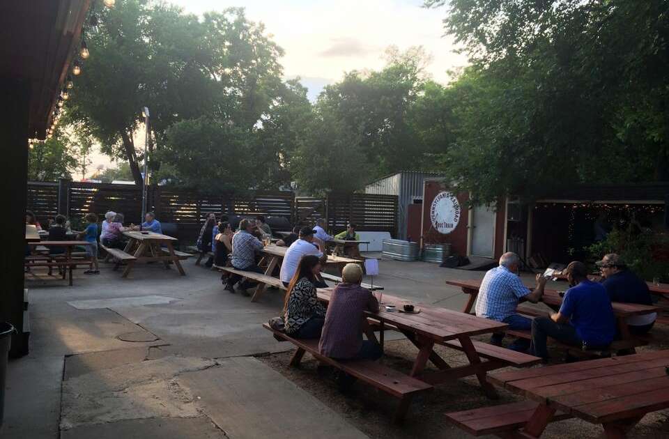 Best Dive Bars Austin Thrillist