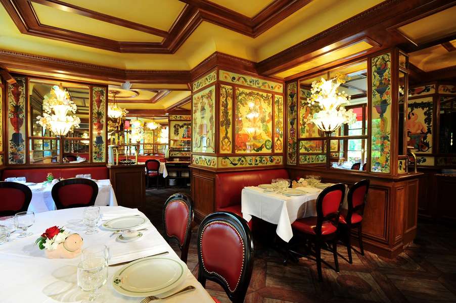 Restaurant Le Pied De Cochon à Paris Au Pied de Cochon: A Paris, Île-de-France Restaurant - Thrillist