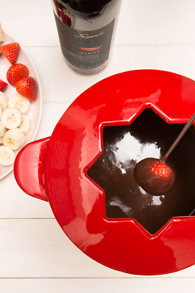 Red wine chocolate fondue - with toasted fluffernutters, BOSKA