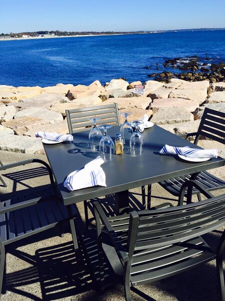 The Coast Guard House: A Bar In Narragansett, RI - Thrillist