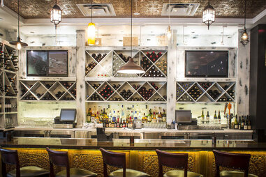 Enolo Wine Café, River North bars