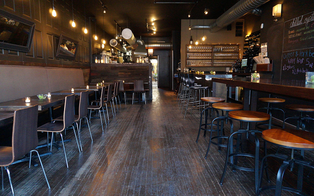 Volo Restaurant Wine Bar A Chicago, IL Bar.