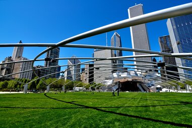 millennium park and chicago skyline