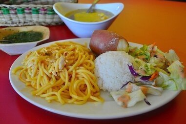 spaghetti, rice and salad at Los Parceros