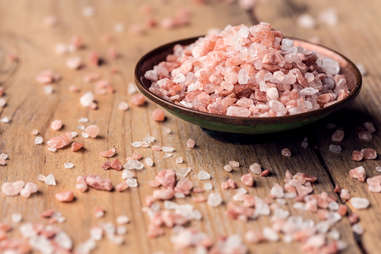 bowl of pink himalayan sea salt