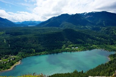 hiking rattlesnake ridge in seattle