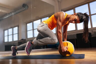 Muscular woman working out at the gym
