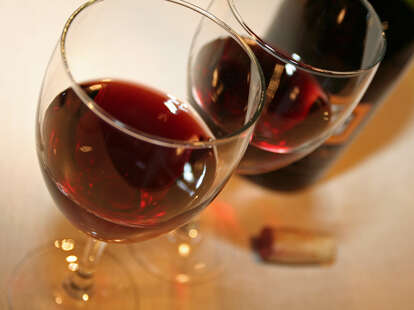 wine glass, pinot noir, wine bottle, wine