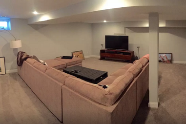 airbnb minneapolis tv room couch