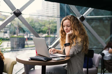 Woman at Starbucks with laptop