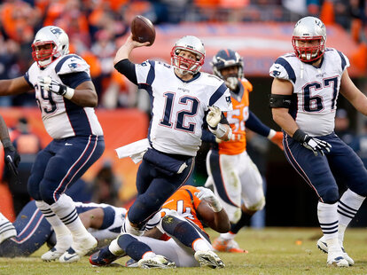 tom brady throwing football