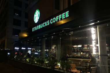 starbucks exterior in bogota