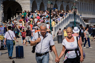 tourists holding hands in italy