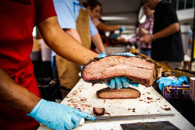 bbq meat being sliced