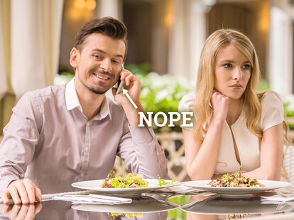 Things You Should Never Do in a Restaurant, a couple at a restaurant, man on the phone being rude