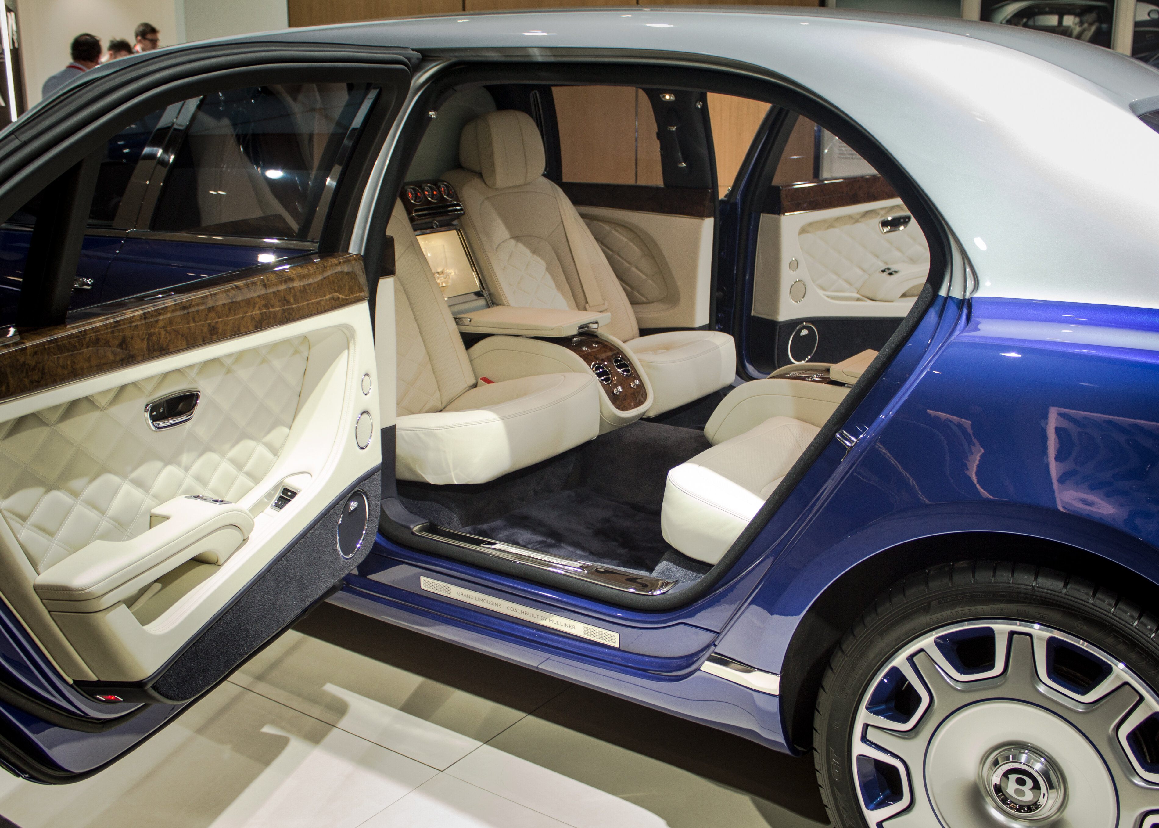 Bentley Mulsanne Grand Limousine by Mulliner Geneva Auto show 2016