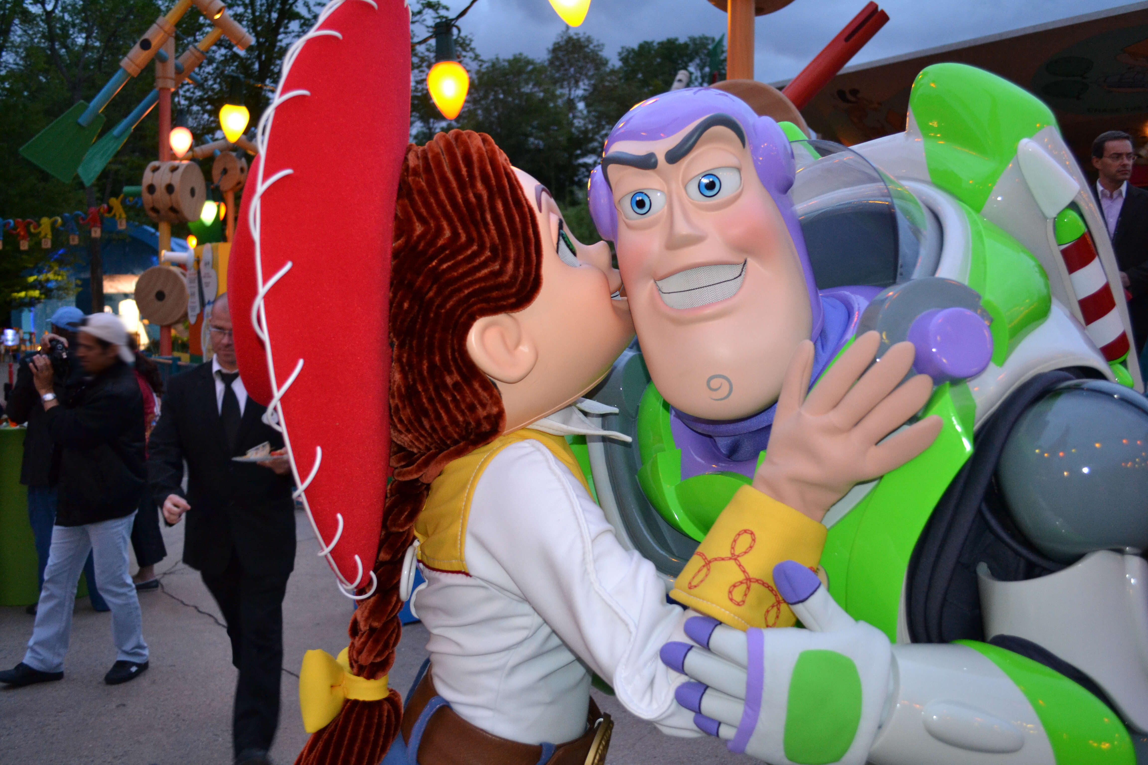 jessie and buzzlight year at disneyworld characters disney dating