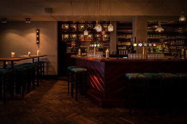 interior of Walter Woodbury Bar