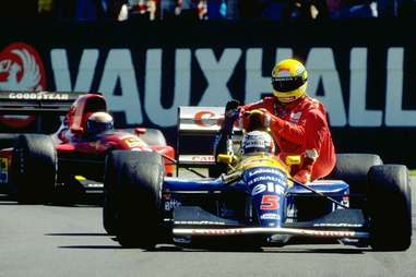 Mansell gives Senna a Lift