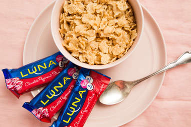 Luna breakfast bars and cornflakes cereal
