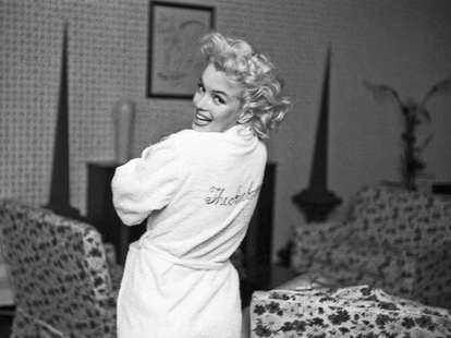 Marilyn Monroe in bathrobe