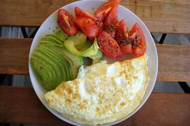 omelette with avocado and tomatoes