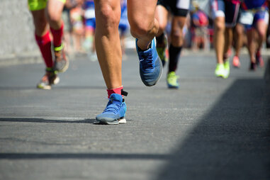 people running a marathon