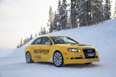 Audi RS4 at White Hell