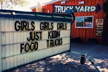 truck yard bar and food truck dallas