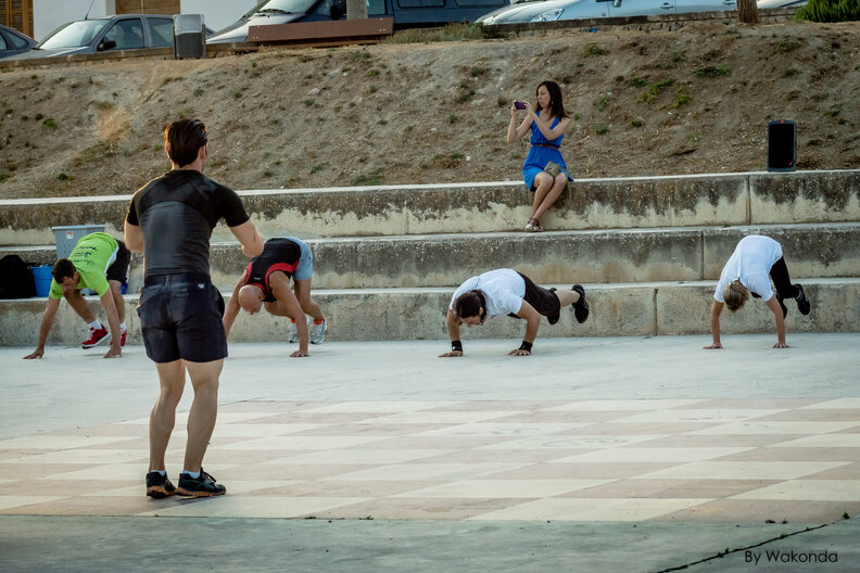 group fitness, people doing burpees