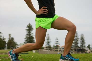 woman doing lunges