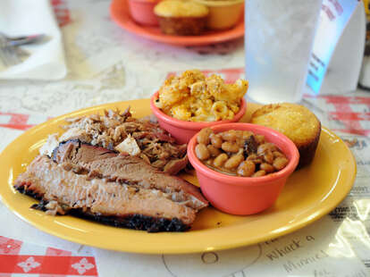 memphis minnie's san francisco bbq plate with beans