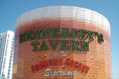 hennessey’s tavern las vegas exterior sign