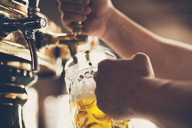 pouring pint of beer