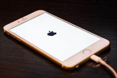 iphone 6 restarting