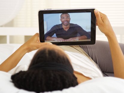 a woman skying with boyfriend long distance relationship