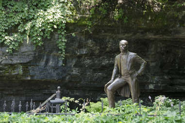 jack daniels distillery tour statue