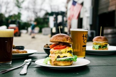 holy city brewing charleston burger and beer