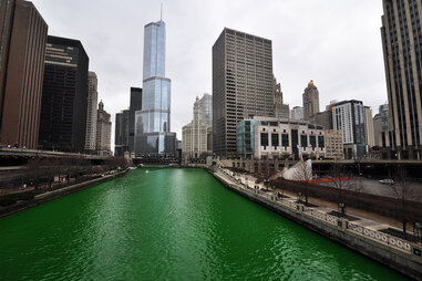 green river chicago skyline st. patrick&rsquo;s day