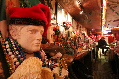 rose’s lounge chicago interior dive bar