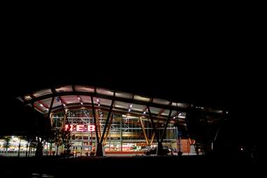 h-e-b exterior grocery at night texas