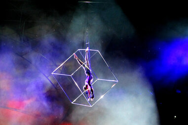 Cirque du soleil acrobat