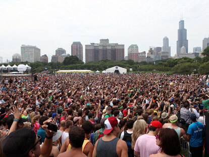 Lollapalooza music festival chicago skyline
